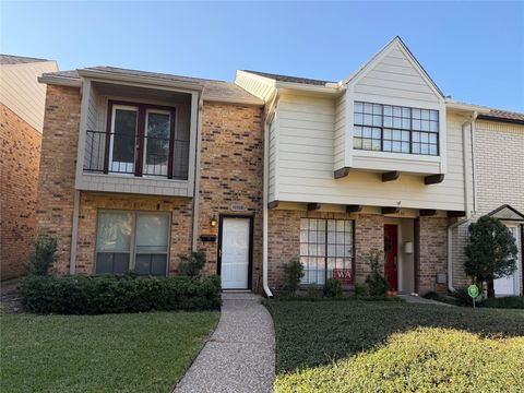 Photo of 10328 Longmont Dr #47/1, Houston, TX 77042 (MLS # 8204320)