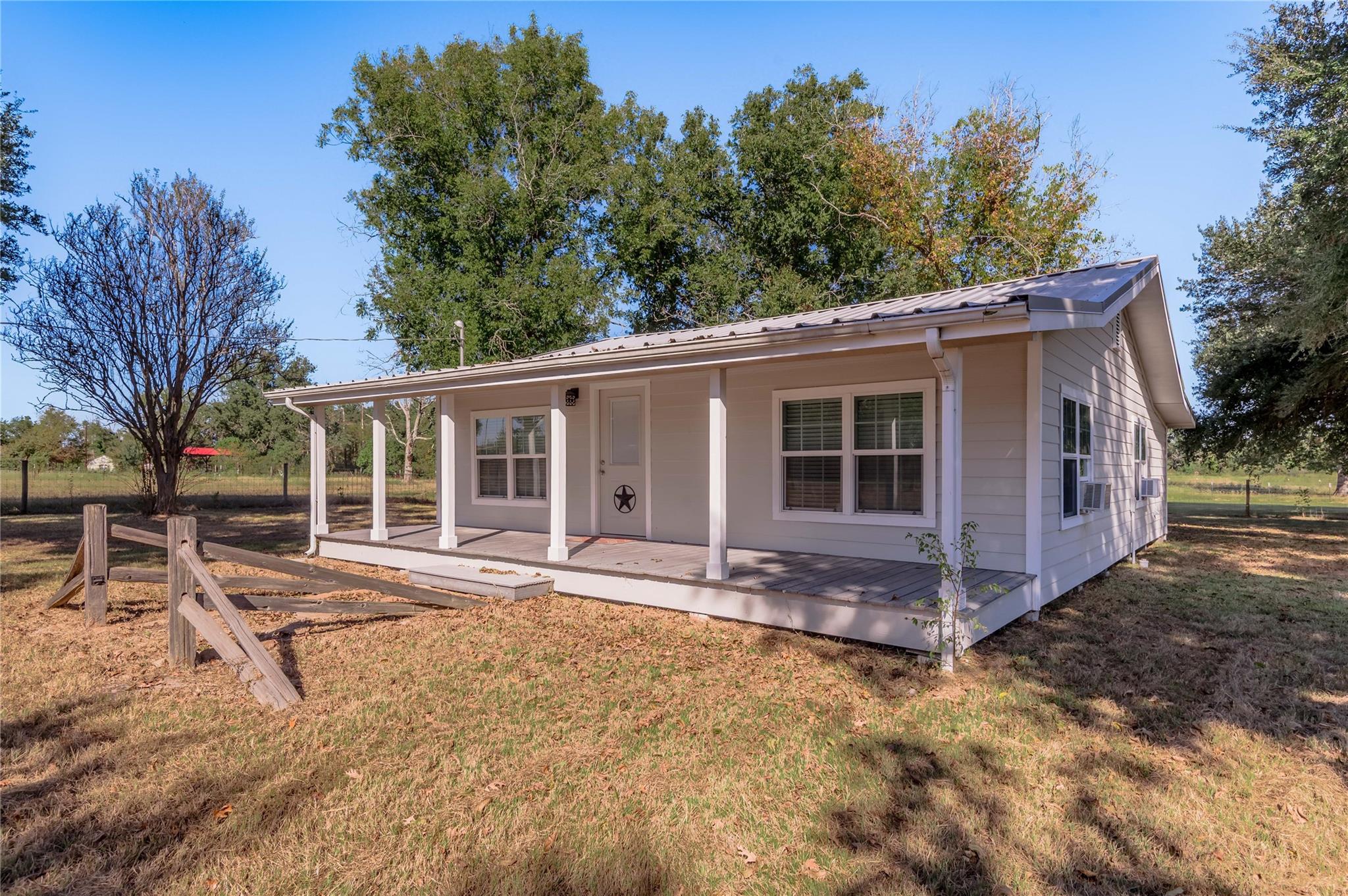 1002 Fm 233