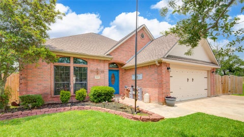 Homes For Sale - 1000 Cardinal Drive<br/> Richwood, TX 77566