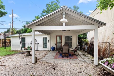 Photo of 3809 Billingsley Street #B, Houston, TX 77009 (MLS # 28545901)