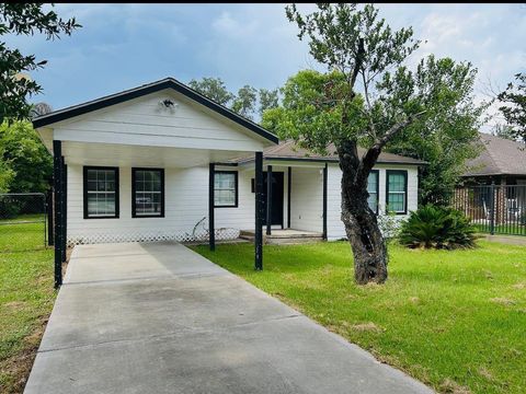 Photo of 8137 Wetherby Lane, Houston, TX 77075 (MLS # 55002867)