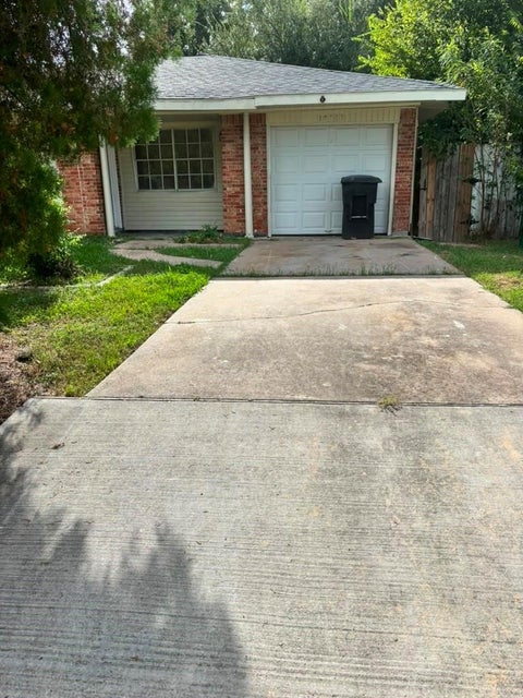 Homes For Rent - 10922 Lockgate Lane<br/> Houston, TX 77048