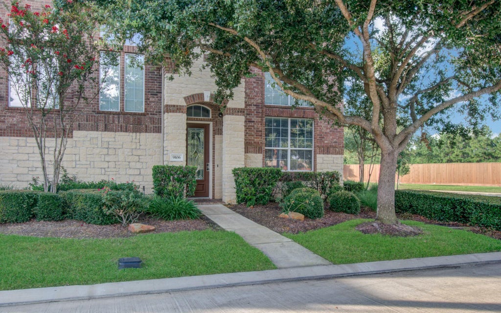 Photo of 9106 Sunlight Oak Lane, Houston, TX 77070 (MLS # 61366040)