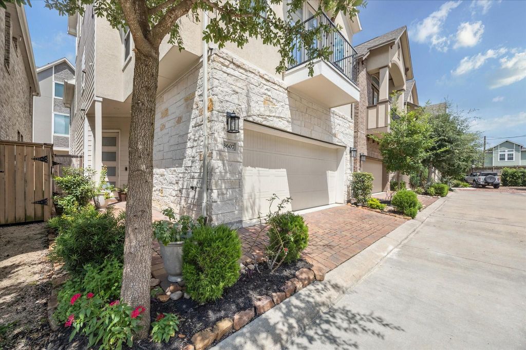 Photo of 3607 Cedar Vista Lane, Houston, TX 77018 (MLS # 54665827)
