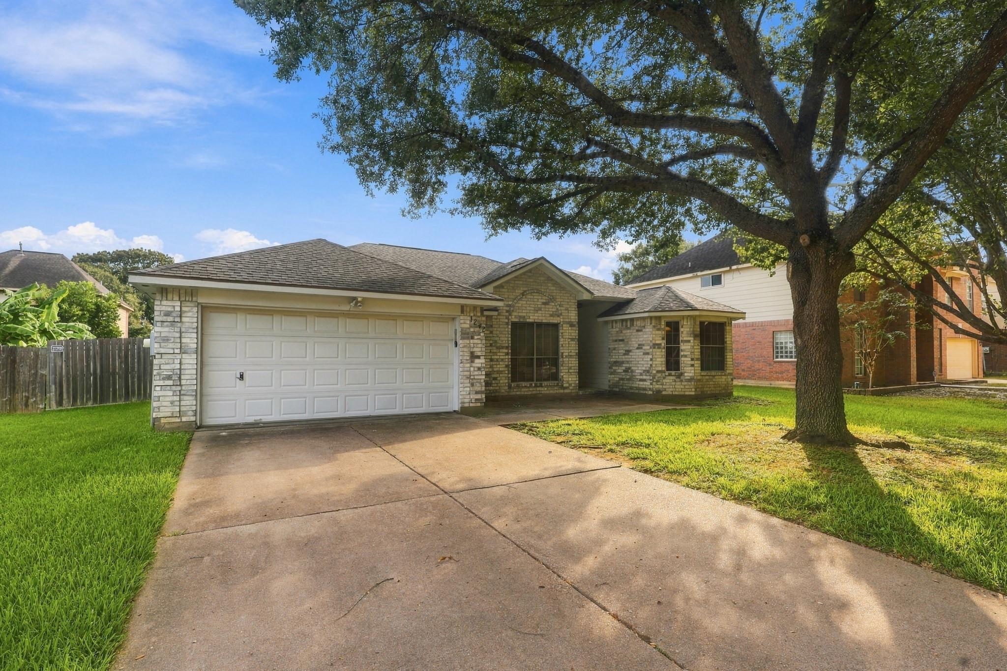1242 Hunter Wood Drive