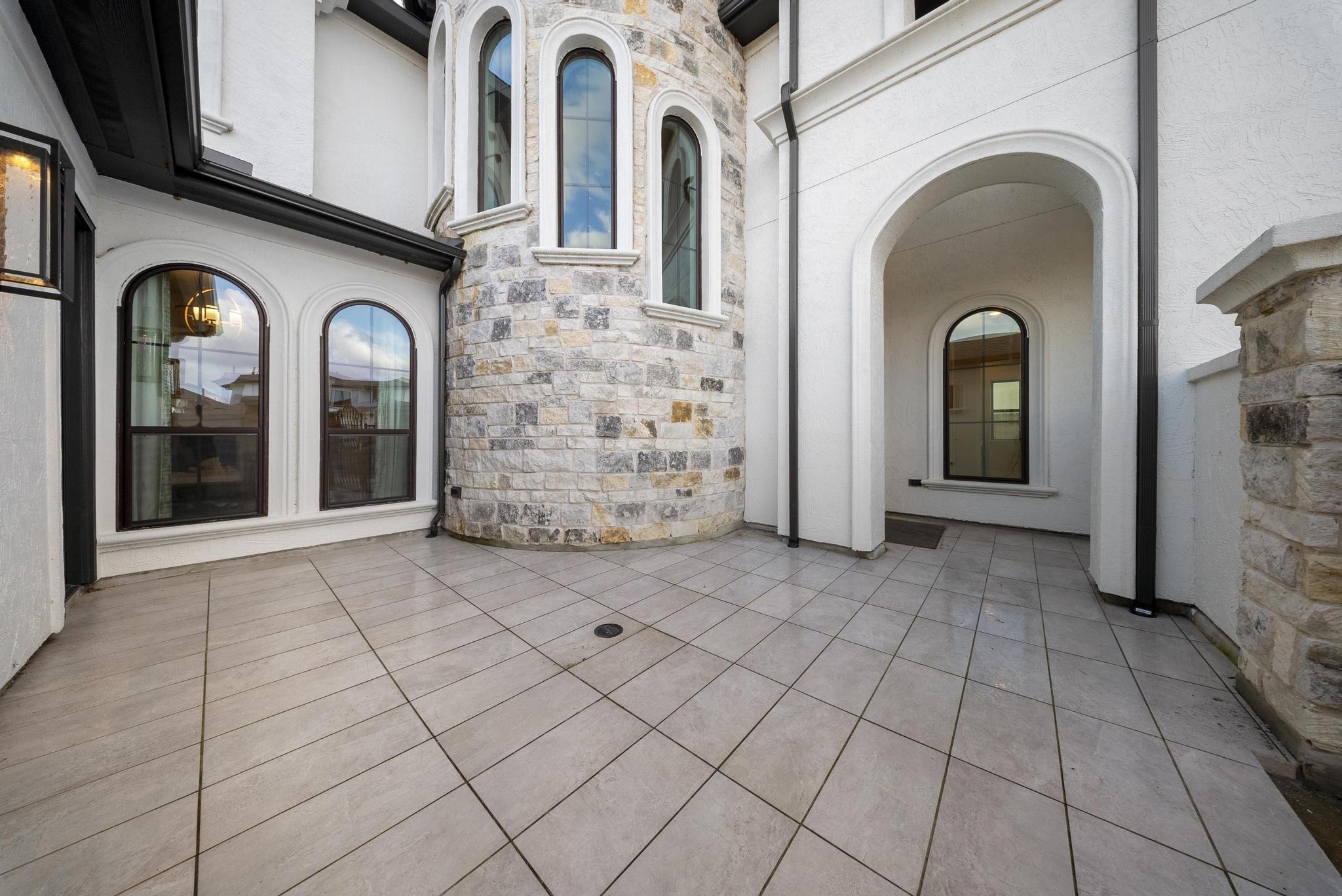 9018 Orchard Cove