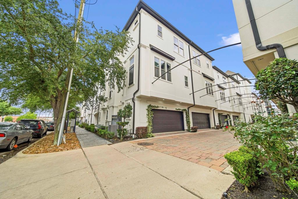 Photo of 741 Live Oak Street, Houston, TX 77003 (MLS # 97707196)