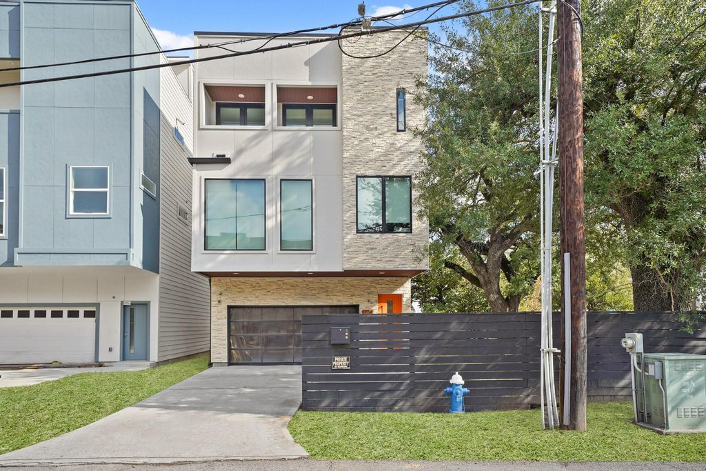Photo of 1704 W Tabor Street, Houston, TX 77009 (MLS # 94313550)