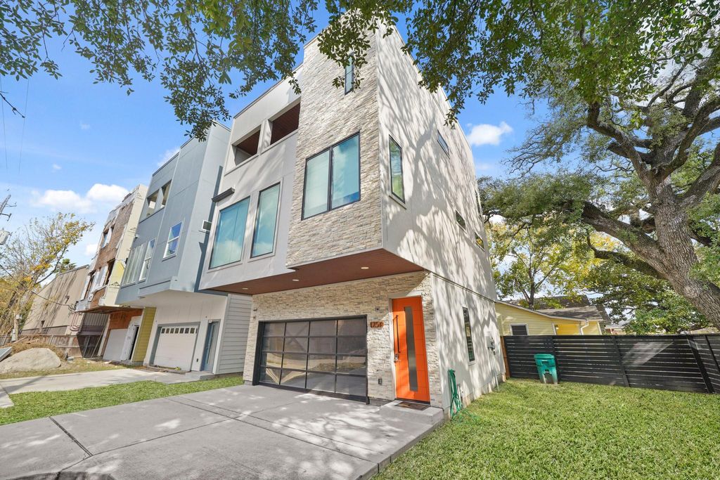 Photo of 1704 W Tabor Street, Houston, TX 77009 (MLS # 94313550)