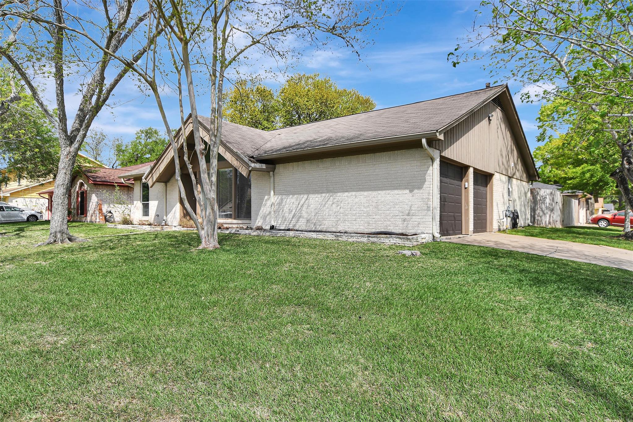 2002 Savanna Court S