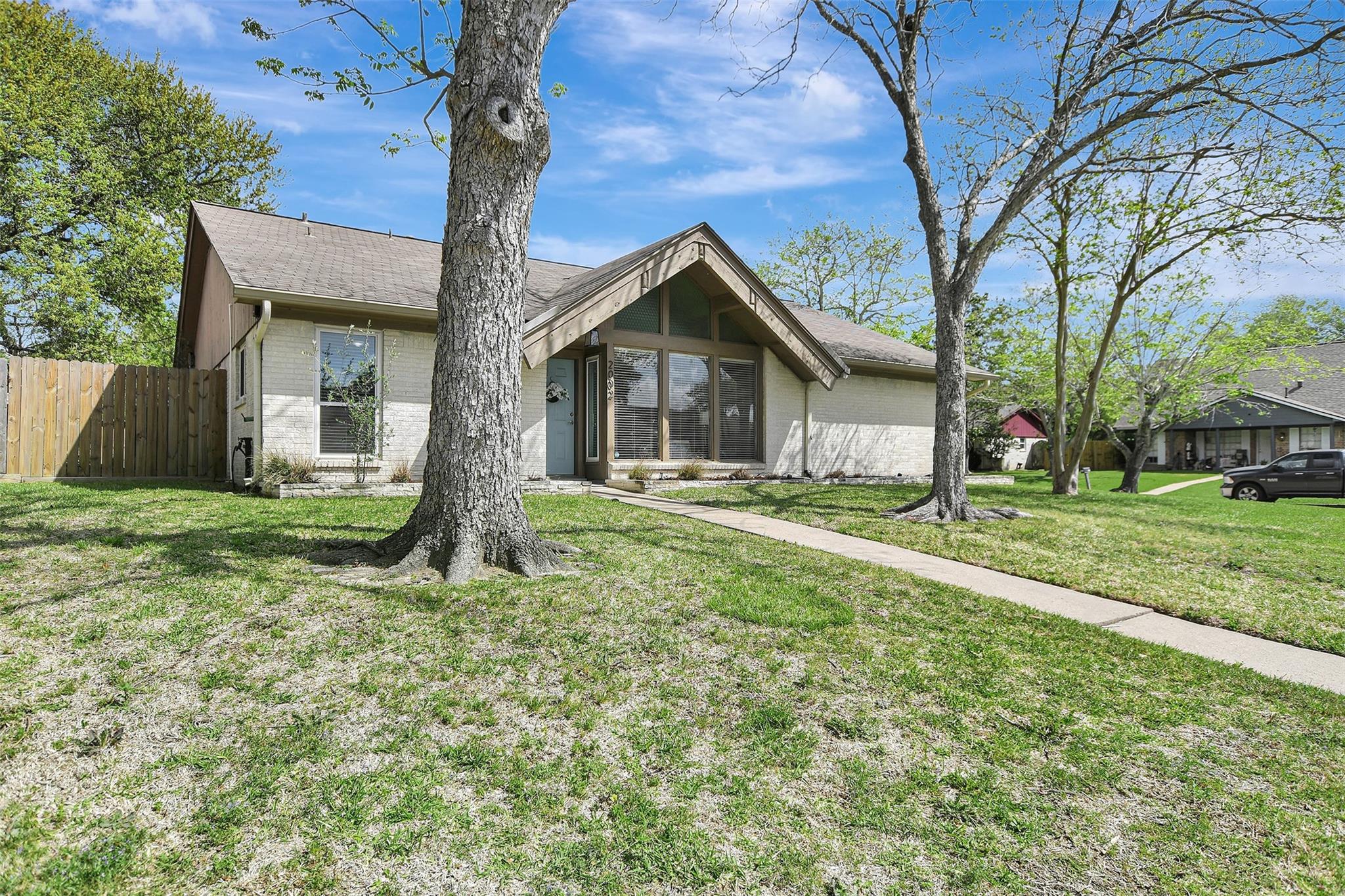 2002 Savanna Court S