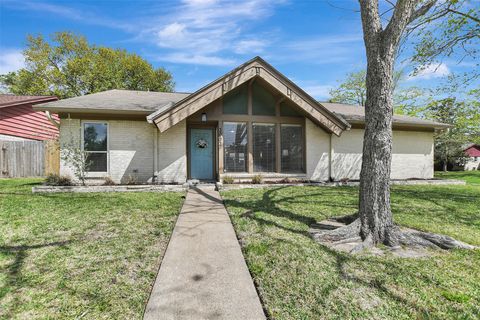 Photo of 2002 Savanna Court S, League City, TX 77573 (MLS # 55592861)