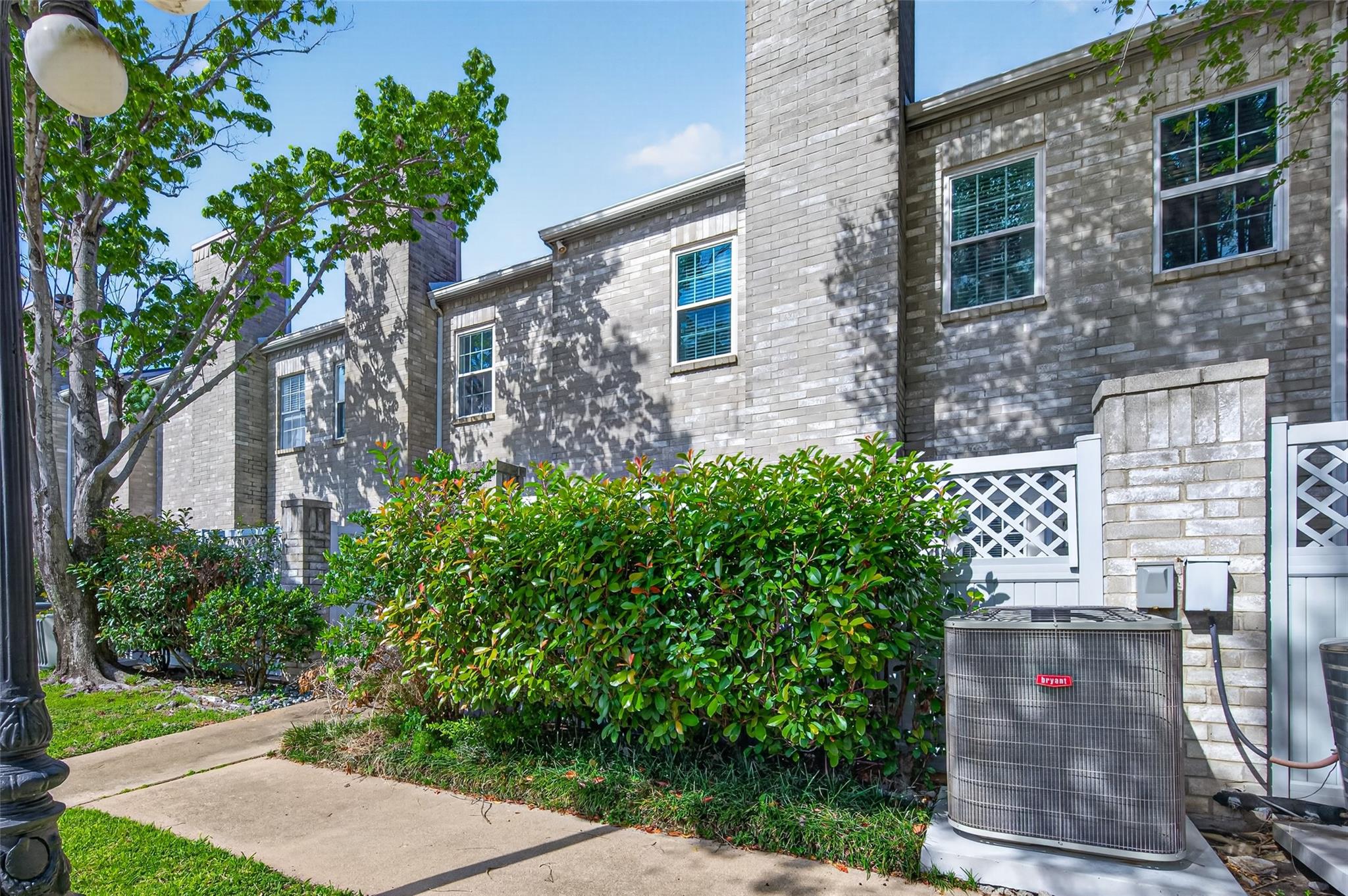 6000 Reims Road 2204