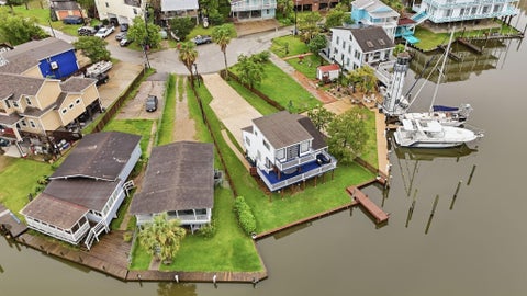 Photo of 22 Tindel Street, Kemah, TX 77565 (MLS # 22095799)