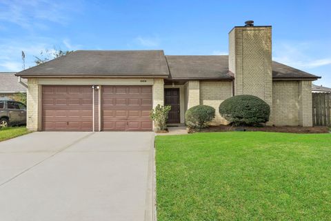 Photo of 15510 Wildwood Glen Drive, Houston, TX 77083 (MLS # 67305133)
