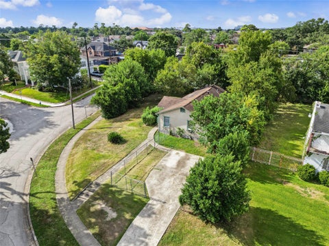 Photo of 5130 Live Oak Street, Hockley, TX 77004 (MLS # 97982247)