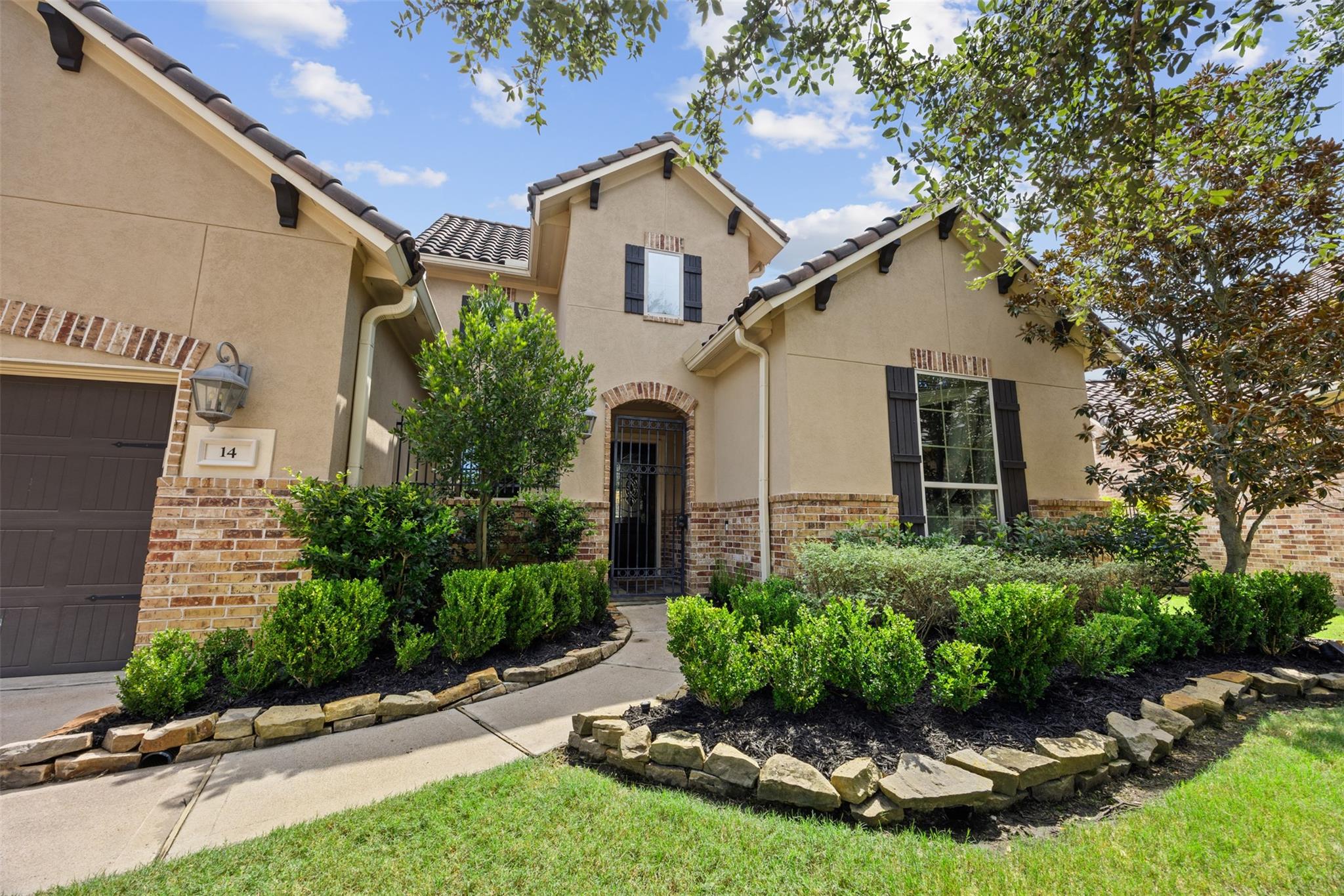14 Fair Bluff Court