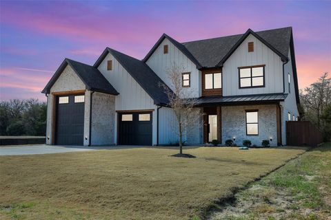 Homes For Sale - 745 Lake Day Drive<br/> Burleson County, Somerville, TX 77879