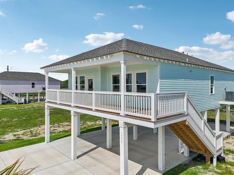 Homes For Sale - 1326 Sapphire Palms Court<br/> San Leon, TX 77539