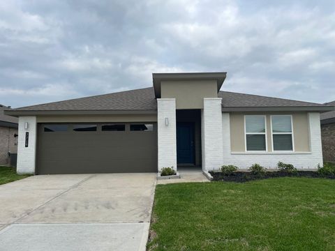 Photo of 7719 Golden Rubia Ln, Rosharon, TX 77583 (MLS # 42919214)