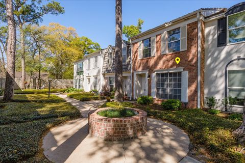 Photo of 1425 Springrock Ln Lane, Houston, TX 77055 (MLS # 17522829)