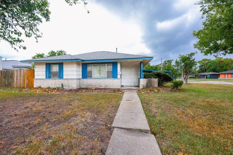 Homes For Rent - 6002 Doulton Drive<br/> Hockley, TX 77033