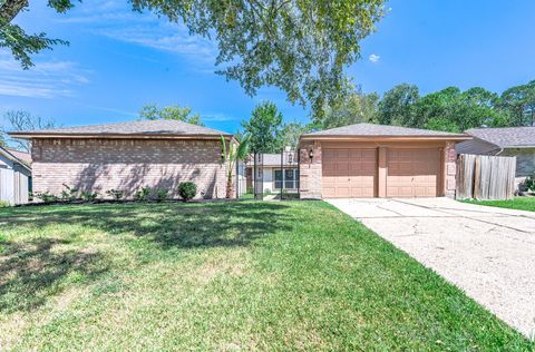 Photo of 16423 Hibiscus Lane, Friendswood, TX 77546 (MLS # 95759264) Photo of 16423 Hibiscus Lane, Friendswood, TX 77546 (MLS # 95759264)