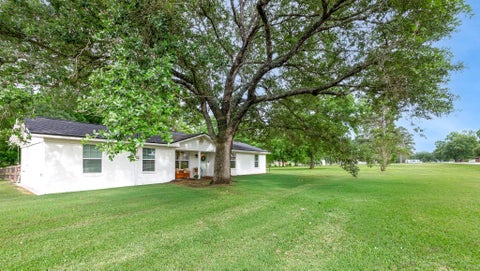 Photo of 2103 Holly Street, East Bernard, TX 77435 (MLS # 34810022)