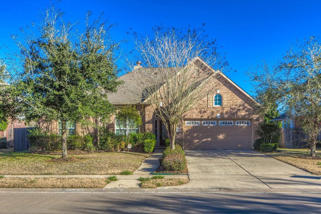 Photo of 607 Overdell Drive, Sugar Land, TX 77479 (MLS # 73996825)