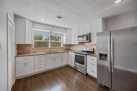 Photo of 6918 Irvington Boulevard #B, Houston, TX 77022 (MLS # 45229970)