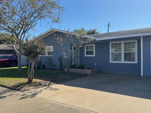 Photo of 7217 Poplar Drive, Galveston, TX 77551 (MLS # 17029153)