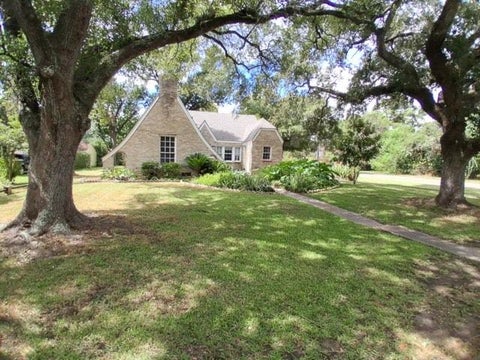 Photo of 1304 Rhodora Street, La Marque, TX 77568 (MLS # 72038767)