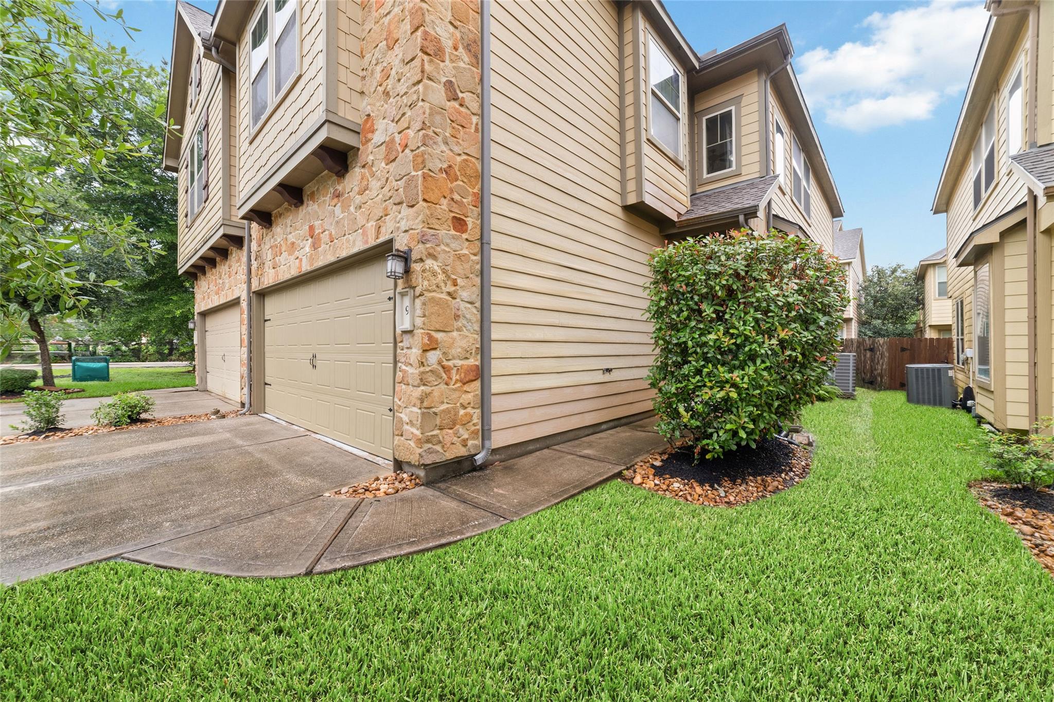 9 Cheswood Manor Drive