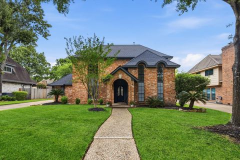 Photo of 5211 Mulberry Grove Drive, Houston, TX 77345 (MLS # 18685386)