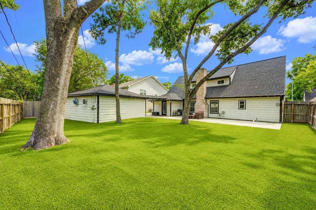 Photo of 14539 Broadgreen Drive, Houston, TX 77079 (MLS # 52186447)