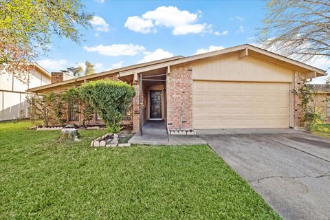 Photo of 5527 Irish Hill Drive, Houston, TX 77053 (MLS # 25330528)