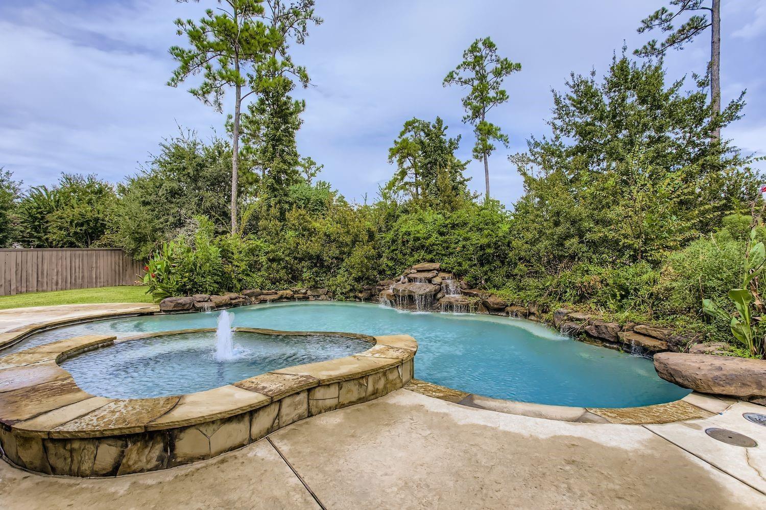 6 Freestone Stream Place