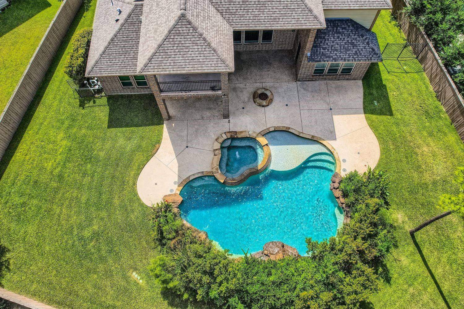 6 Freestone Stream Place