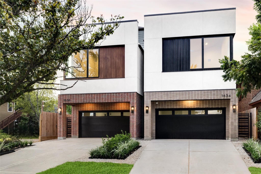 Photo of 1636 Castle Court, Houston, TX 77006 (MLS # 92987764)