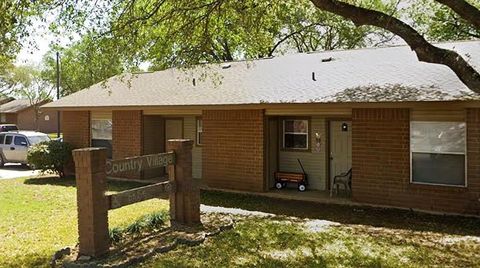 Photo of 606 E Kennedy Ave Ave, Sabinal, TX 78881 (MLS # 11368570)