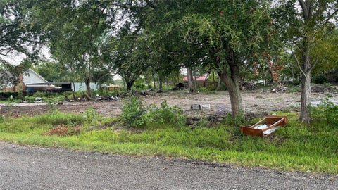 Photo of 8100 S Kilarney Drive, Beaumont, TX 77705 (MLS # 12724245)