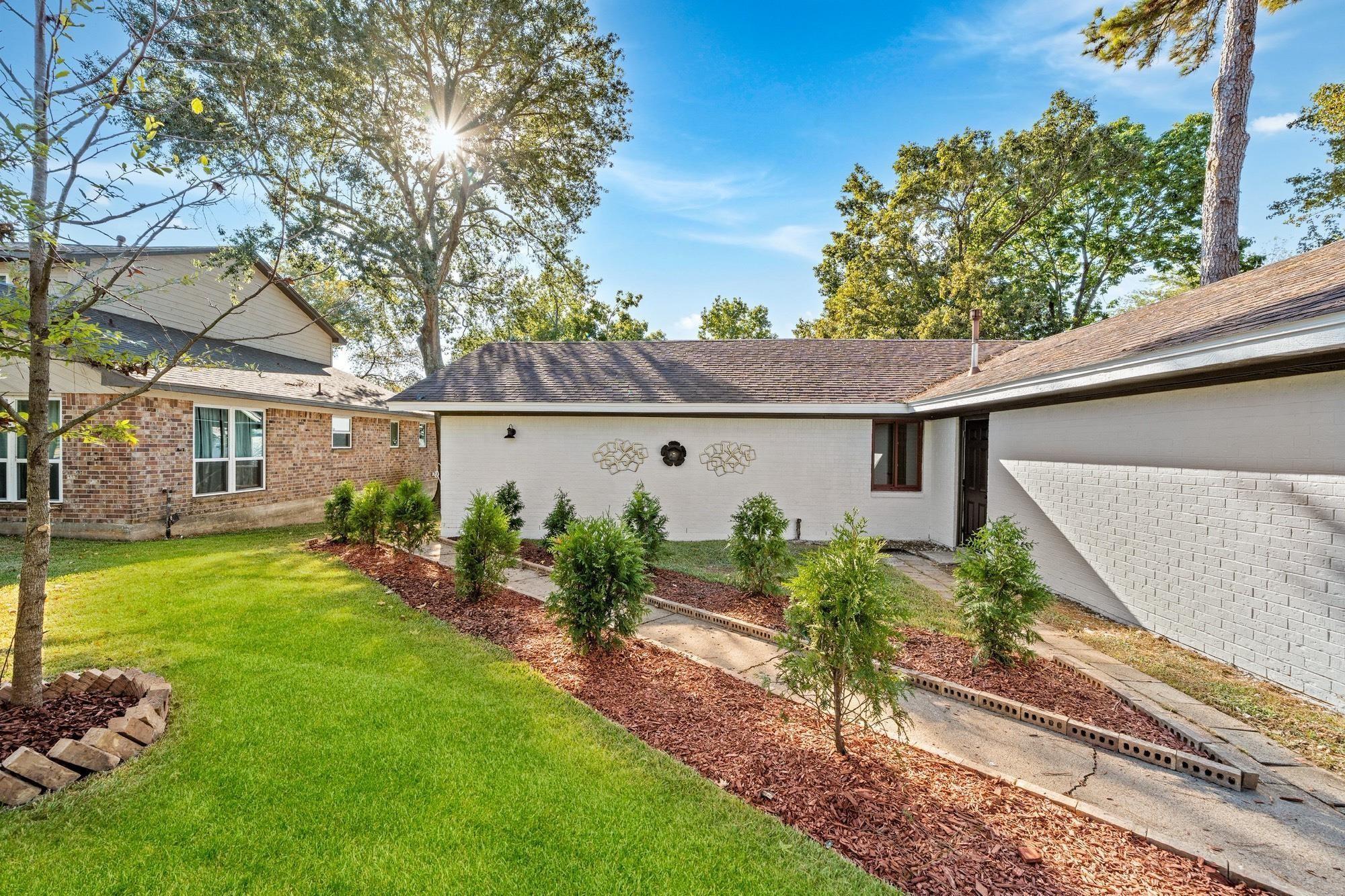 21063 Flaming Arrow Trail