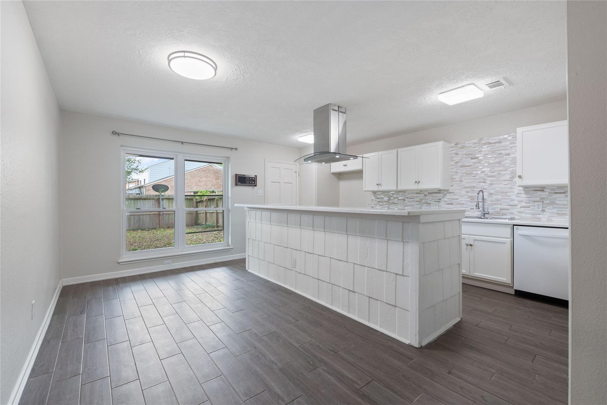 11805 Southlake Drive