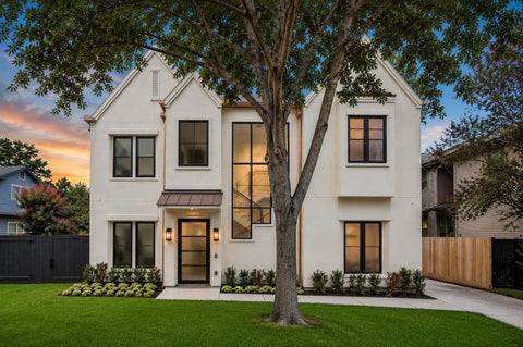 Photo of 316 W 30th Street, Houston, TX 77018 (MLS # 48595610)