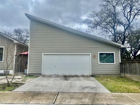 Photo of 1555 Lawson Street #B, Houston, TX 77023 (MLS # 70370745)