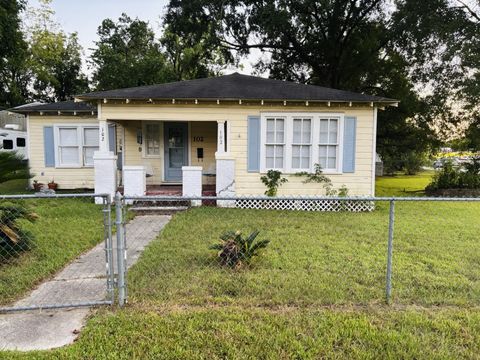 Photo of 102 E Fort Worth Street, Cleveland, TX 77327 (MLS # 28781962)