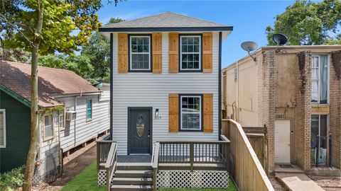 Photo of 3119 Avenue M, Galveston, TX 77550 (MLS # 98906390)