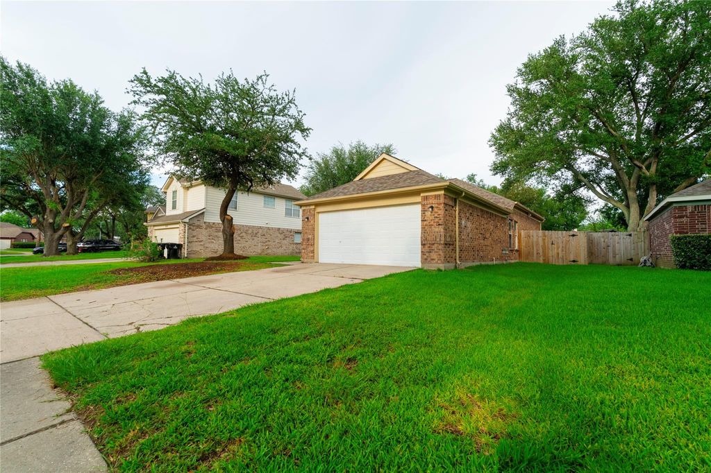Photo of 13710 Sablegarden Lane, Houston, TX 77014 (MLS # 62125086)