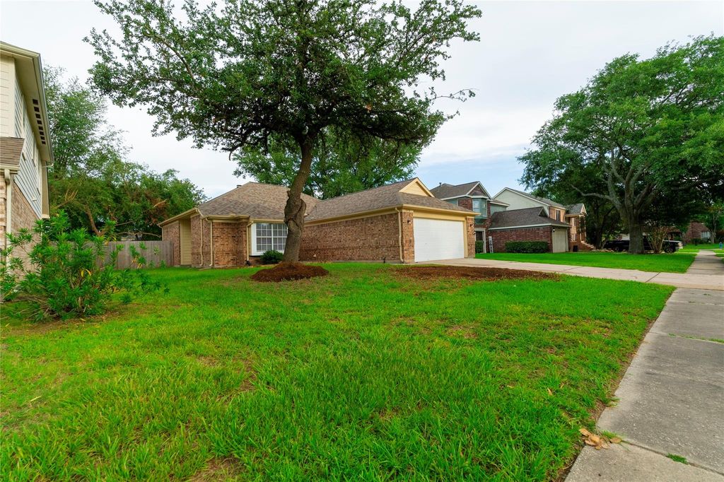 Photo of 13710 Sablegarden Lane, Houston, TX 77014 (MLS # 62125086)