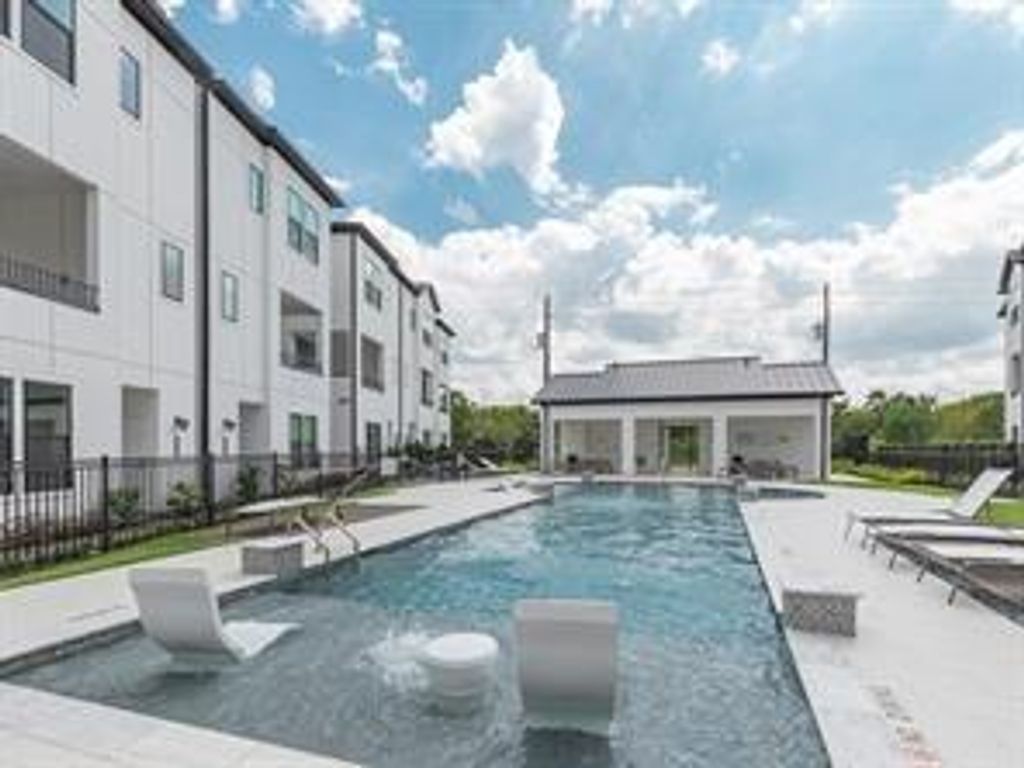 Photo of 2718 Grand Fountains Drive #H, Houston, TX 77054 (MLS # 47413991)